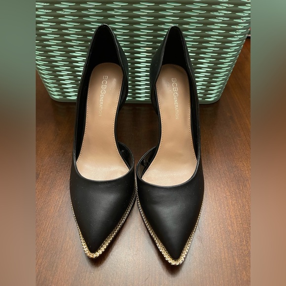 NWOT BCBGeneration
Women's Harnoy Pointed-Toe D'Orsay Pumps - Picture 2 of 10